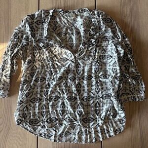 Women's Black and White Patterned Top